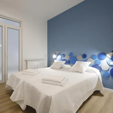 Trueba Apartamento Recien Reformado En Gros Lägenhet *
